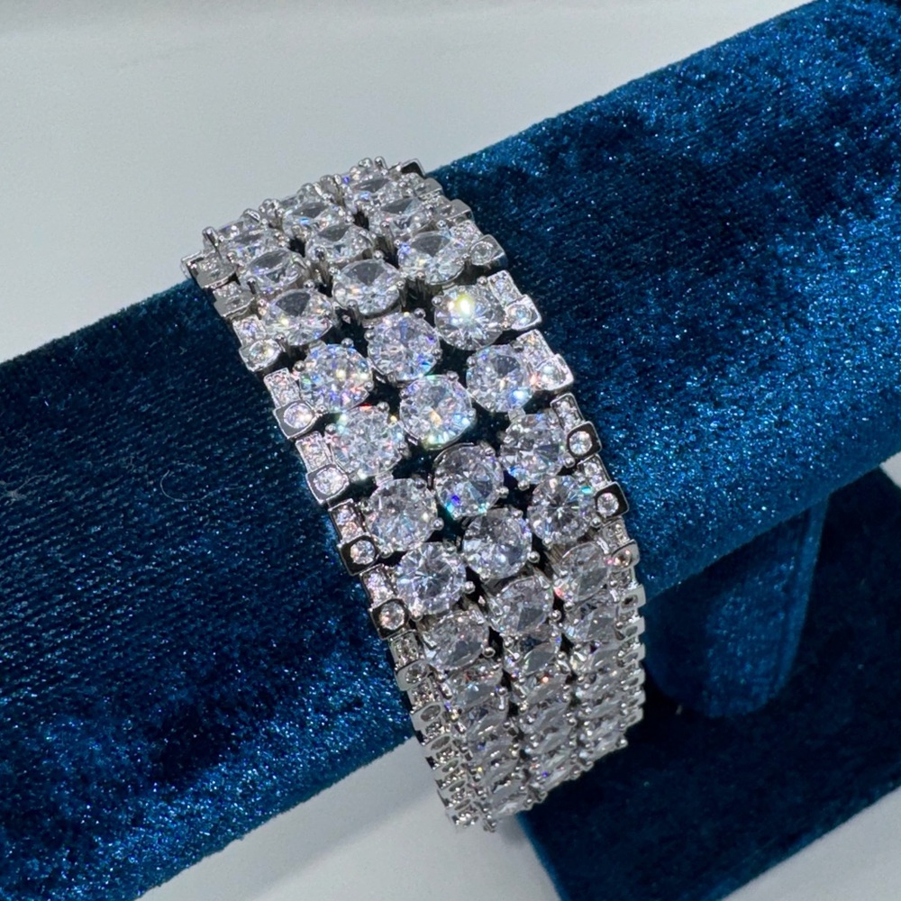 58ct Cuff Bracelet - Picture 4 of 12
